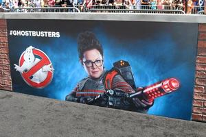 los angeles, 9 de julio - cartel de melisa mccarthy ghostbusters en el estreno de ghostbusters en el teatro chino tcl imax el 9 de julio de 2016 en los angeles, ca foto