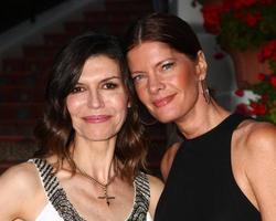 los angeles, 4 de abril - finola hughes, michelle stafford asiste a la gala de recaudación de fondos para la comedia romántica, la apuesta en el resort bacara el 4 de abril de 2013 en santa barbara, ca foto