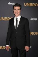 los angeles, 15 de diciembre - finn wittrock at the unbroken, estreno de los angeles en el dolby theater el 15 de diciembre de 2014 en los angeles, ca foto