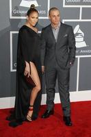 los angeles, 10 de febrero - jennifer lopez, casper smart llega a la 55a entrega anual de los premios grammy en el centro de grapas el 10 de febrero de 2013 en los angeles, ca foto