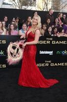 los angeles, 12 de marzo - leven rambin llega al estreno de los juegos del hambre en el teatro nokia en la live el 12 de marzo de 2012 en los angeles, ca foto