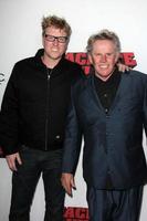 los angeles, 2 de octubre - jake busey, gary busey en el estreno de machete mata a los angeles en los teatros regal 14 el 2 de octubre de 2013 en los angeles, ca foto