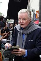 los angeles, 24 de junio - jon voight en la estrella de jerry bruckheimer en el paseo de la fama de hollywood en el teatro el capitan el 24 de junio de 2013 en los angeles, ca foto