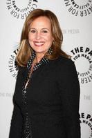 los angeles, 12 de abril - genie francis llega al hospital general celebra 50 años, paley en el paley center for media el 12 de abril de 2013 en beverly hills, ca foto