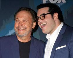 los angeles, 17 de enero - billy crystal, josh gad at the fox tca winter 2015 at the langham huntington hotel el 17 de enero de 2015 en pasadena, ca foto