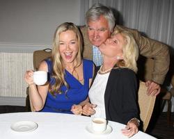 los angeles, 24 de agosto - jennifer gareis, john mccook, alley mills en el evento bold n beautiful qna and autograph en el hotel universal sheraton el 24 de agosto de 2013 en los angeles, ca foto