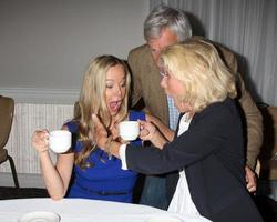 los angeles, 24 de agosto - jennifer gareis, john mccook, alley mills en el evento bold n beautiful qna and autograph en el hotel universal sheraton el 24 de agosto de 2013 en los angeles, ca foto