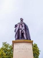 HDR George and Elizabeth monument London photo