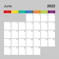 página de calendario para junio de 2022, planificador de paredes con diseño colorido. semana comienza el domingo. vector