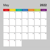 página de calendario para mayo de 2022, planificador de paredes con diseño colorido. semana comienza el domingo. vector