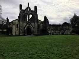 leeds en yorkshire en el reino unido en marzo de 2020. una vista de la abadía de kirkstall foto