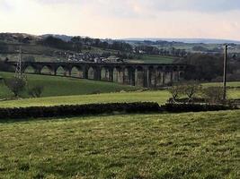 una vista del viaducto de hewnden en yorkshire foto