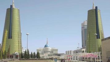 astana, kazakstan 26 april 2017 - centrum för den nya astana, ak orda residens, Kazakstans huvudstad. förberedelser för världsutställningen 2017 video