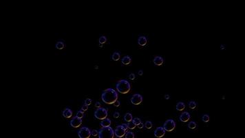 des bulles de savon volent sur fond noir. belle animation 3d en boucle transparente. video