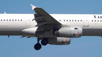 FRANKFURT AM MAIN, GERMANY JULY 18, 2017 - Lufthansa Airbus 321 D AISP approaching before landing on runway 7R. Fraport, Frankfurt, Germany video