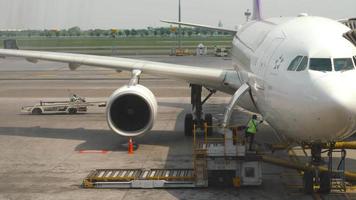 BANGKOK, THAILAND NOVEMBER 14, 2018 - Thai Airways Airbus A330 uploading cargo onboard, Suvarnabhumi Airport, Bahgkok, Thailand video