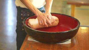 A man who kneads buckwheat flour video