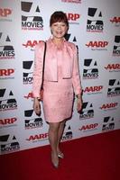 los angeles, 12 de febrero - frances fisher llega al almuerzo de premios de películas para adultos de aarp en el hotel peninsula el 12 de febrero de 2013 en beverly hills, ca foto