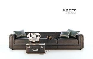 vista frontal de la vieja grabadora y equipaje, teléfono con almohadas en el sofá de cuero negro.fondo blanco.estilo vintage.concepto de música retro.representación 3d
