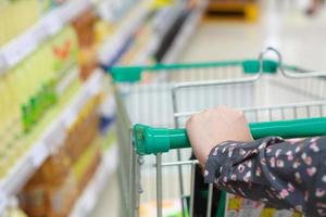 primer plano, mujer, compras, en, supermercado foto