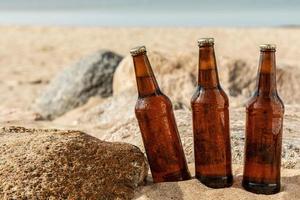 cerveza en la playa foto