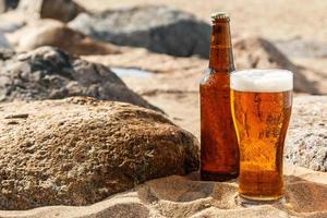 cerveza en la playa foto