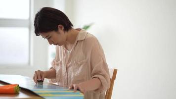 A woman grooming a snowboard board video