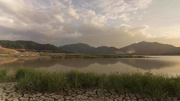 Timelapse sunset over the Mengkuang da video