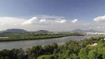 Zeitraffer Sungai Jawi in der Nähe von Batu Kawan. video