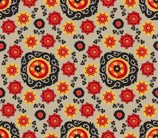 bordado tradicional de alfombras asiáticas suzane. motivo floral decorativo étnico uzbeko para alfombra, tela, mantel sobre fondo de color de lienzo