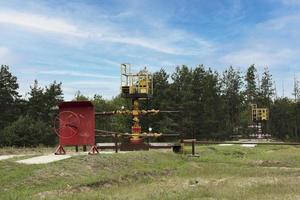 Pozo de petróleo suspendido, congelado y obstruido. copie el espacio foto