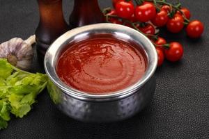 sopa de tomate mediterránea foto