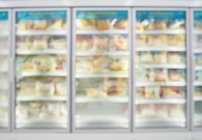 refrigeradores de supermercado, congelador de supermercado en supermercado foto