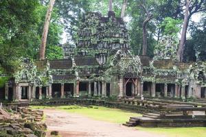 Angkor Wat complex photo