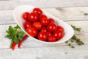 tomate cherry en escabeche foto