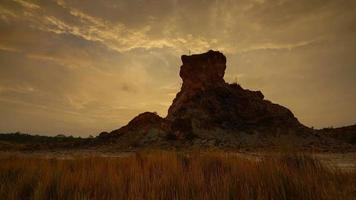 timelapse pôr do sol formação natural de rocha video