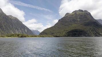 nube de lapso de tiempo moviéndose en milford sound video