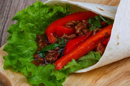 tortilla con carne foto