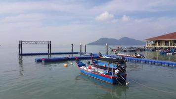 embarcadero de pescadores en penang. video