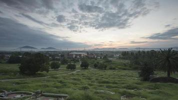 timelapse lever du soleil de la tombe chinoise. video