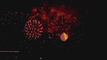 colorido de fogos de artifício no festival do dia da cidade, novosibirsk, rússia