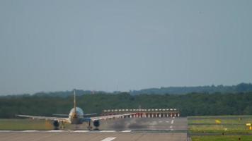 décollage et montée d'un avion à réaction video