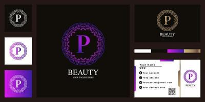 diseño de plantilla de logotipo de marco de flor de adorno de lujo de letra p con tarjeta de visita. vector
