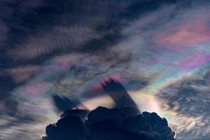 cielo y nube de pileo iridiscente foto