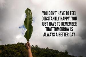 texto motivacional - no tienes que sentirte constantemente feliz. solo tienes que recordar que mañana siempre es un día mejor. foto