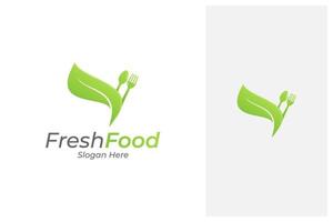 hoja con cuchara y tenedor. diseño de logotipo de comida fresca vector