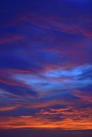 el cielo con nubes hermosa puesta de sol de fondo foto