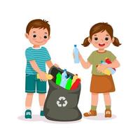 lindo niño feliz niños niño y niña recogiendo y recogiendo botellas de plástico en una bolsa de basura para reciclar ayudar a proteger el medio ambiente vector