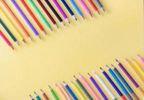 lápiz de color para la educación, concepto de regreso a la escuela con espacio de copia foto