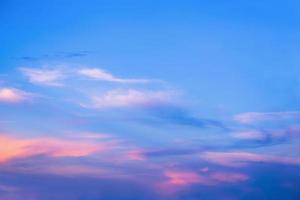 el cielo con nubes hermosa puesta de sol de fondo foto